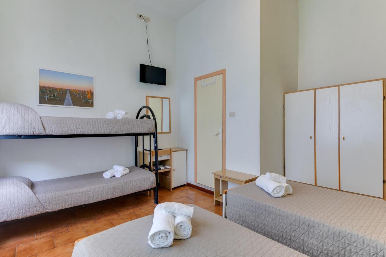 Hotel Villa Merope Rimini Buitenkant foto