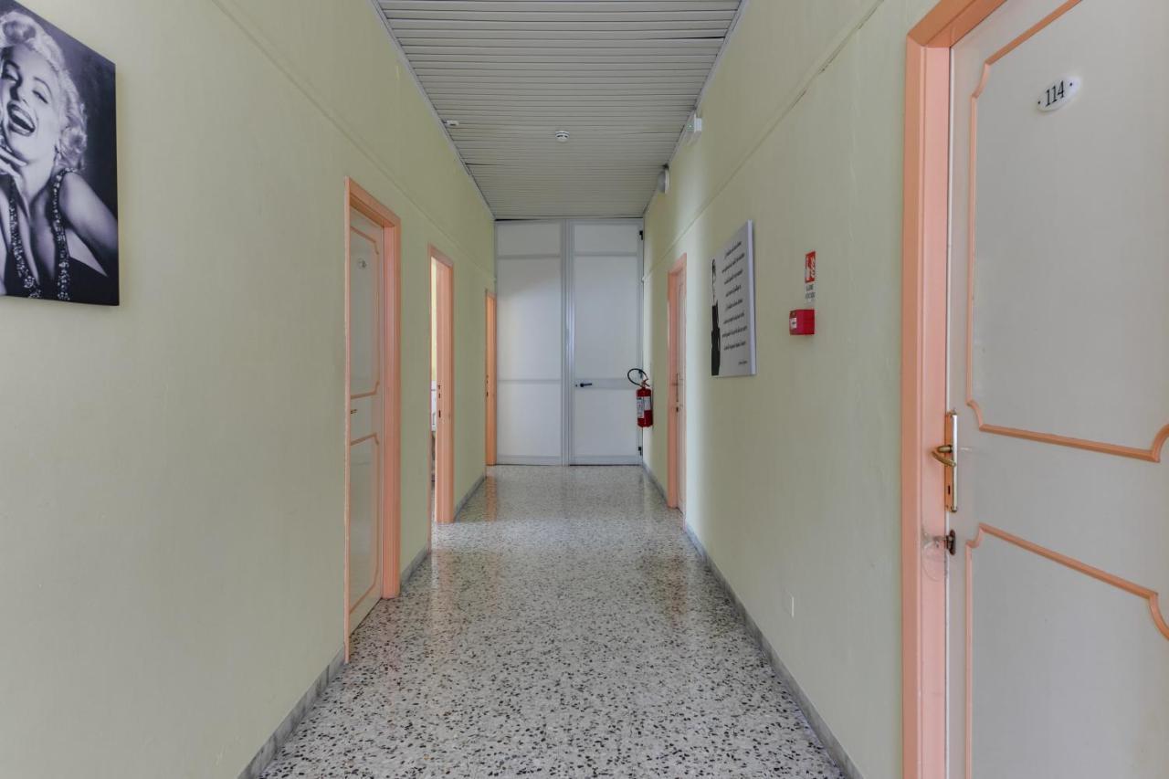 Hotel Villa Merope Rimini Buitenkant foto