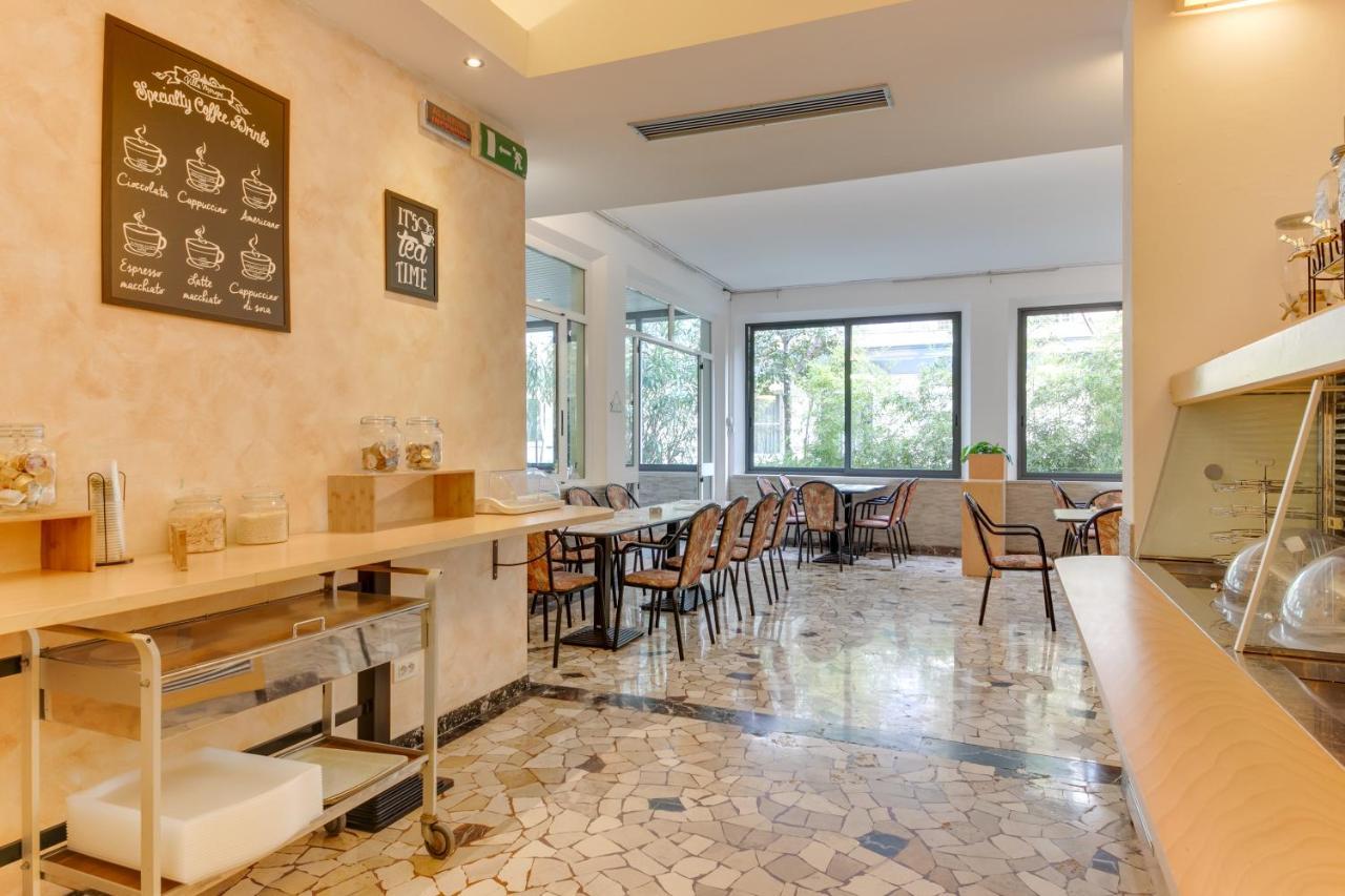 Hotel Villa Merope Rimini Buitenkant foto