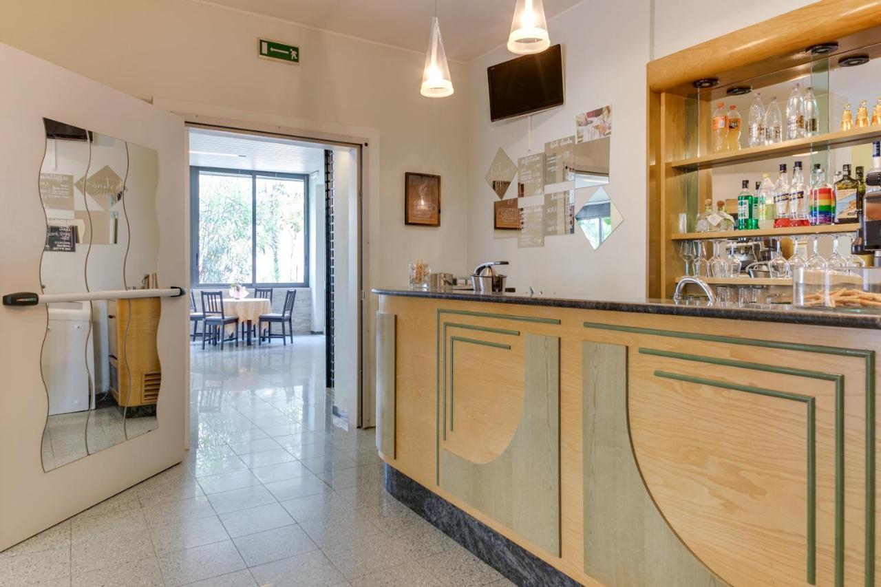 Hotel Villa Merope Rimini Buitenkant foto