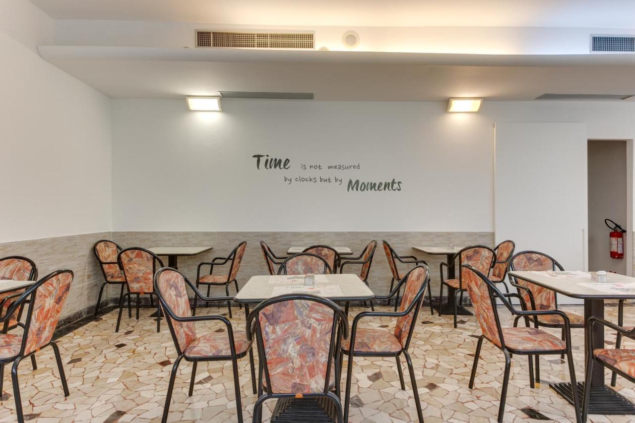 Hotel Villa Merope Rimini Buitenkant foto