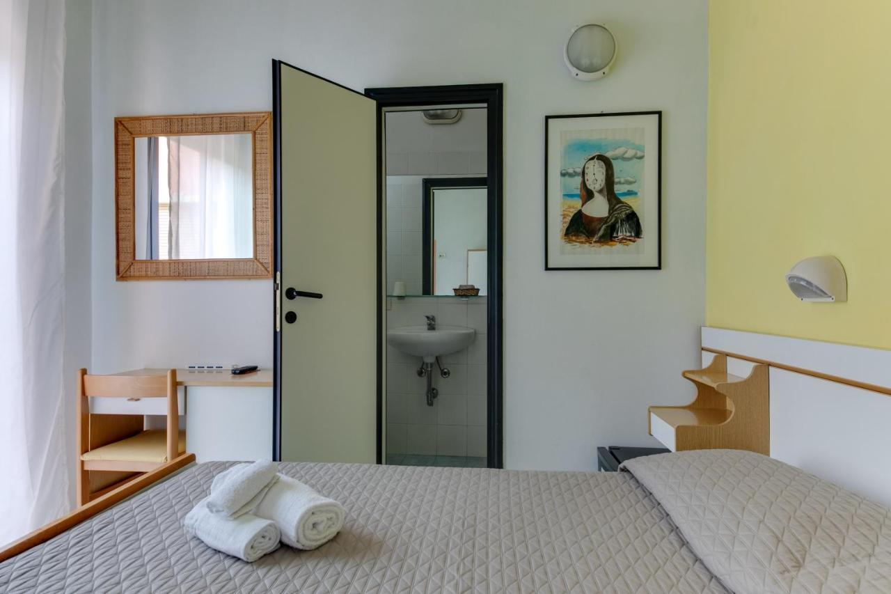 Hotel Villa Merope Rimini Buitenkant foto