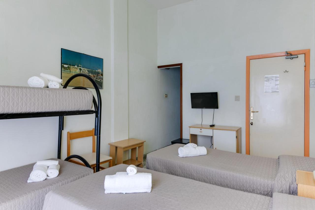 Hotel Villa Merope Rimini Buitenkant foto