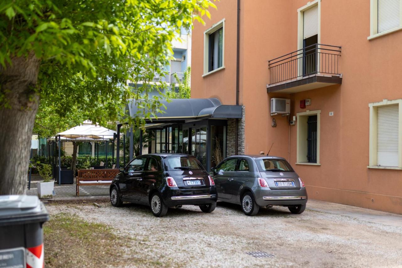 Hotel Villa Merope Rimini Buitenkant foto