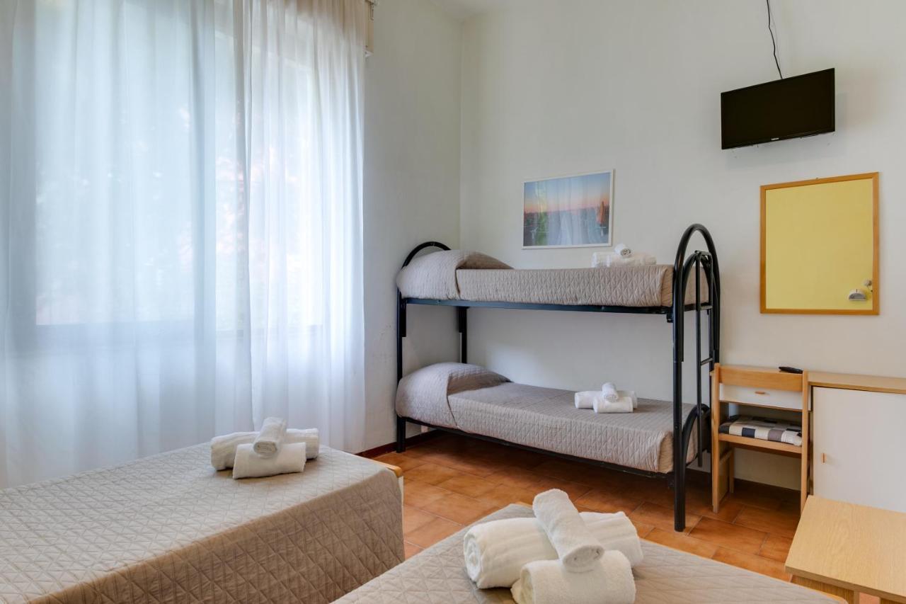 Hotel Villa Merope Rimini Buitenkant foto