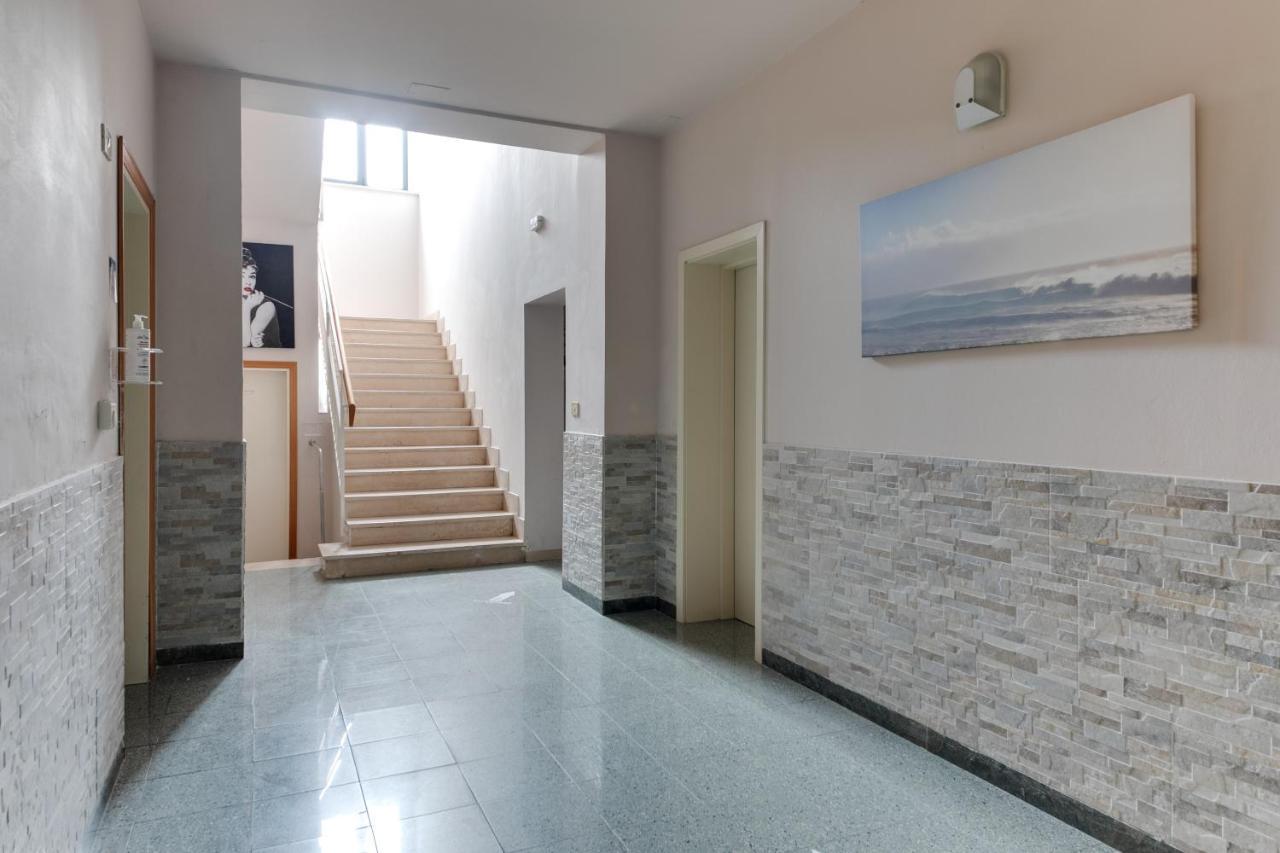 Hotel Villa Merope Rimini Buitenkant foto