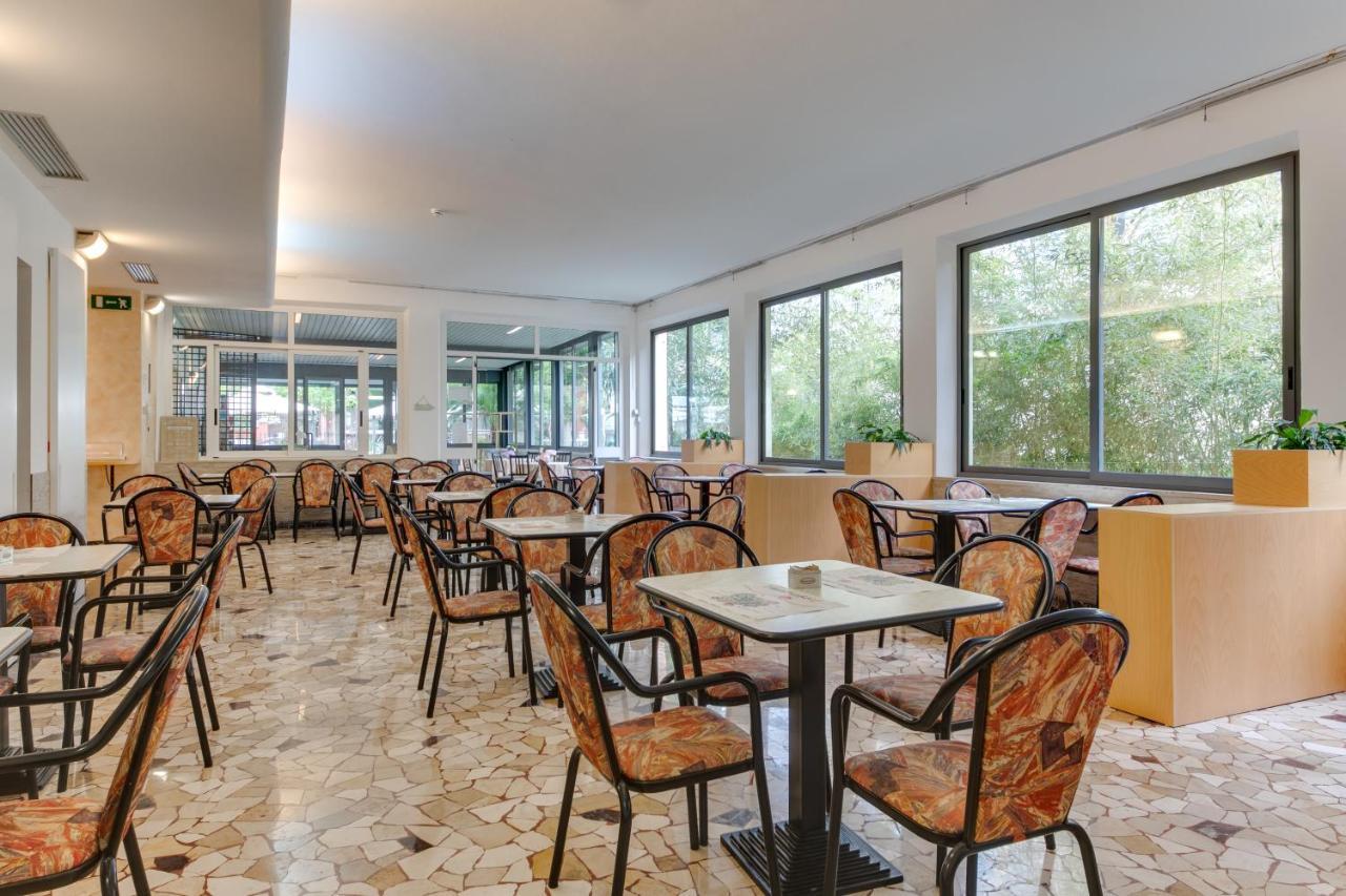 Hotel Villa Merope Rimini Buitenkant foto