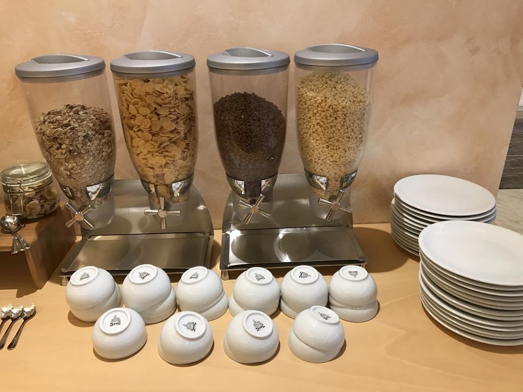 Hotel Villa Merope Rimini Buitenkant foto